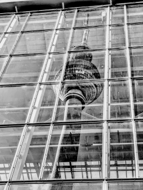 Berliner Fernsehturm, Bahnhof Berlin Alexanderplatz, Alexanderplatz, Mitte, Berlin, Juni 2024
