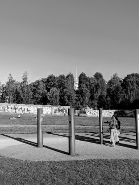 Berliner Fernsehturm, Gedenkstätte Berliner Mauer, Mitte, Berlin, Mai 2024_1