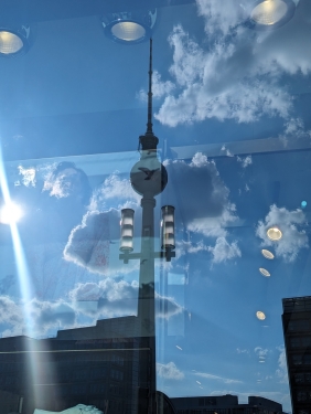 Berliner Fernsehturm, Saturn, Alexanderplatz, Mitte, Berlin, Juni 2024