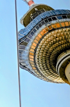 Berliner Fernsehturm, Vapiano, Rathausstraße, Mitte, Berlin, Juni 2024