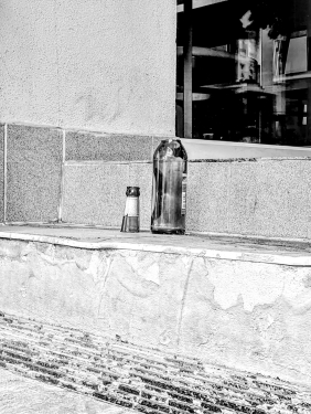 Stufenbierflasche, Kantianstraße, Prenzlauer Berg, Berlin, Juni 2024