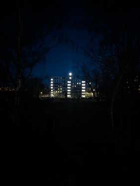 Stadtinneres bei Vollmondschein, Swinemünder Brücke, Gesundbrunnen, Berlin, Februar 2024