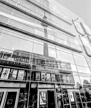 Berliner Fernsehturm, Cubix, Rathausstraße, Mitte, Berlin, Juni 2024