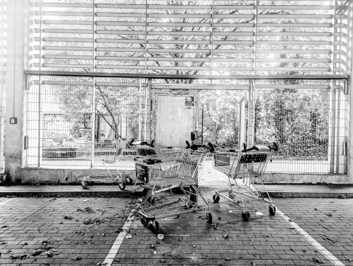 Einkaufswägen, Parkhaus Wedding, Gesundbrunnen, Berlin, August 2024