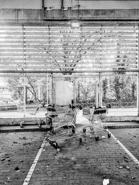 Einkaufswägen, Parkhaus Wedding, Gesundbrunnen, Berlin, August 2024