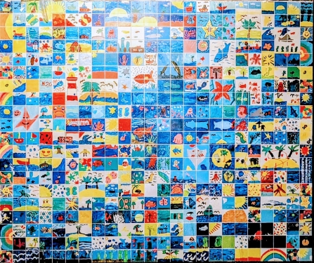 Fliesenmosaik von Schülern der Vineta-Schule und von Kindern der Kita Omas Garten, Brunnenstraße, Gesundbrunnen, Berlin, Oktober 2023