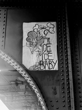 Ice Ice Baby, S H R U N K, Paste-up, Viadukt U-Bahnhof Eberswalder Straße, Prenzlauer Berg, Berlin, Mai 2024