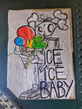 Ice Ice Baby, S H R U N K, Paste-up, Viadukt U-Bahnhof Eberswalder Straße, Prenzlauer Berg, Berlin, Mai 2024