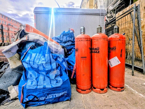 Junk Bags, Danziger Straße, Prenzlauer Berg, Berlin, Juli 2024