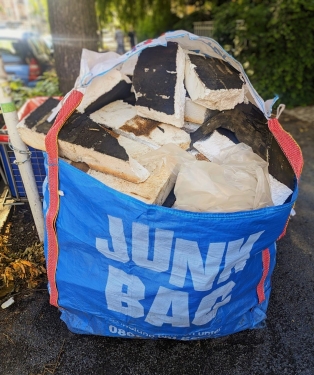 Junk Bag, Maximilianstraße, Pankow, Berlin, Mai 2024