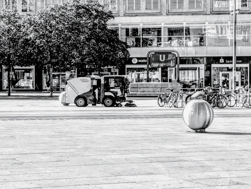 Kleinkehrmaschine, Berlin Alexanderplatz, Mitte, Berlin, Juni 2024