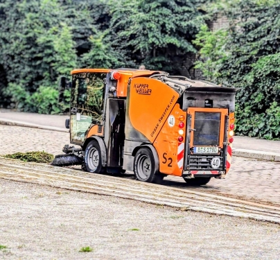 Kleinkehrmaschine, Nähe Falkplatz, Prenzlauer Berg, Berlin, Juli 2024