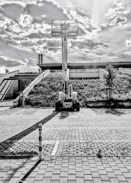 Kran mit Herz, Friedrich-Ludwig-Jahnsportpark, Prenzlauer Berg, Berlin, Juli 2024