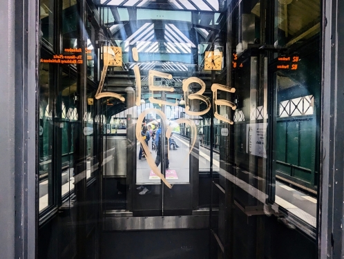 Fahrstuhl, U-Bahnhof Eberswalder Straße, Prenzlauer Berg, Berlin, Mai 2024