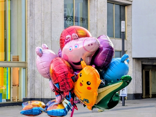 Luftballons, Alexanderplatz, Mitte, Berlin, Juni 2024