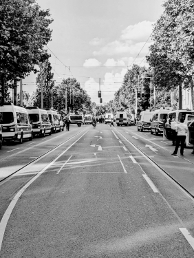 Polizeufahrzeuge, Eberswalder Straße, Prenzlauer Berg, Berlin, Juni 2024