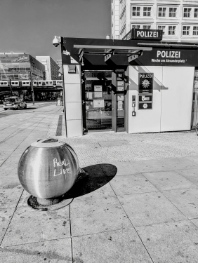 Real Live For Real, Alexanderplatz, Mitte, Berlin, Juni 2024