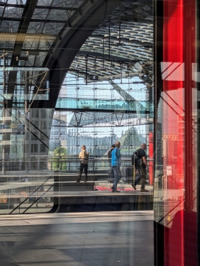 Reisende, S-Bahn, Berliner Haupbahnhof, Moabit, Berlin, Juni 2024