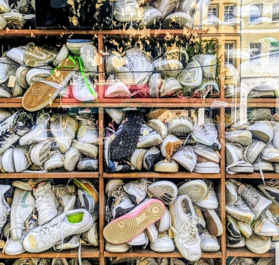 Schuhe, Schaufenster, Oderberger Straße, Prenzlauer Berg, Berlin, Mai 2024