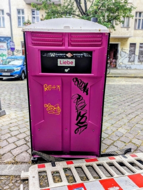 Toilettenhäuschen, Cantianstraße, Prenzlauer Berg, Mai 2024
