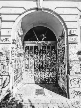 Hauseingang, Berlin, Mai 2024